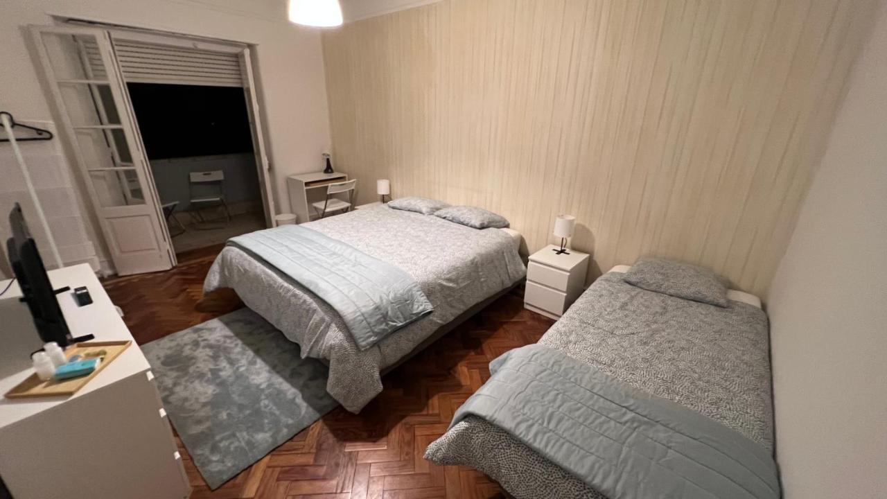Habitacion Privada Para 3 Grande Con Balcon Лиссабон Экстерьер фото