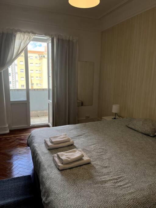 Habitacion Privada Para 3 Grande Con Balcon Лиссабон Экстерьер фото