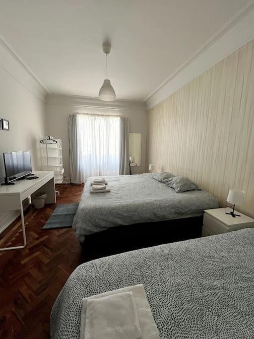 Habitacion Privada Para 3 Grande Con Balcon Лиссабон Экстерьер фото