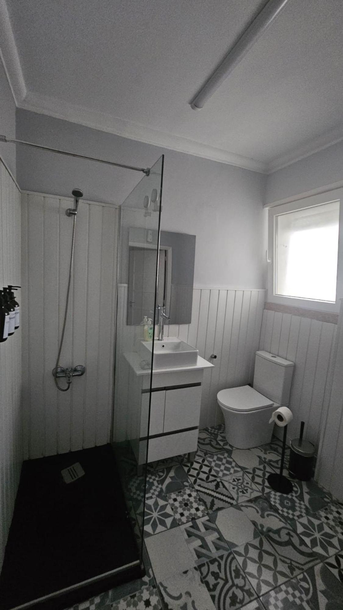 Habitacion Privada Para 3 Grande Con Balcon Лиссабон Экстерьер фото