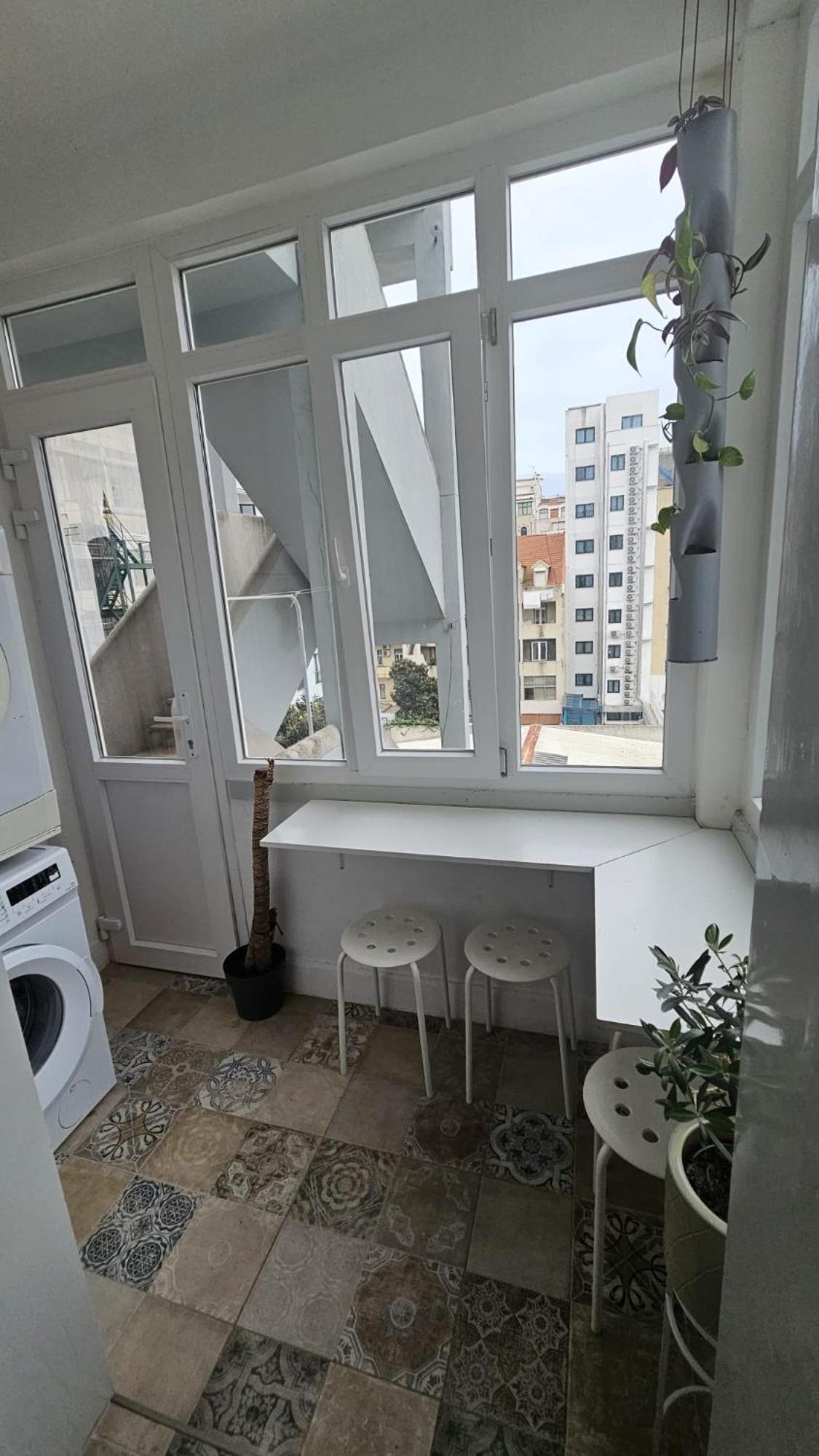 Habitacion Privada Para 3 Grande Con Balcon Лиссабон Экстерьер фото