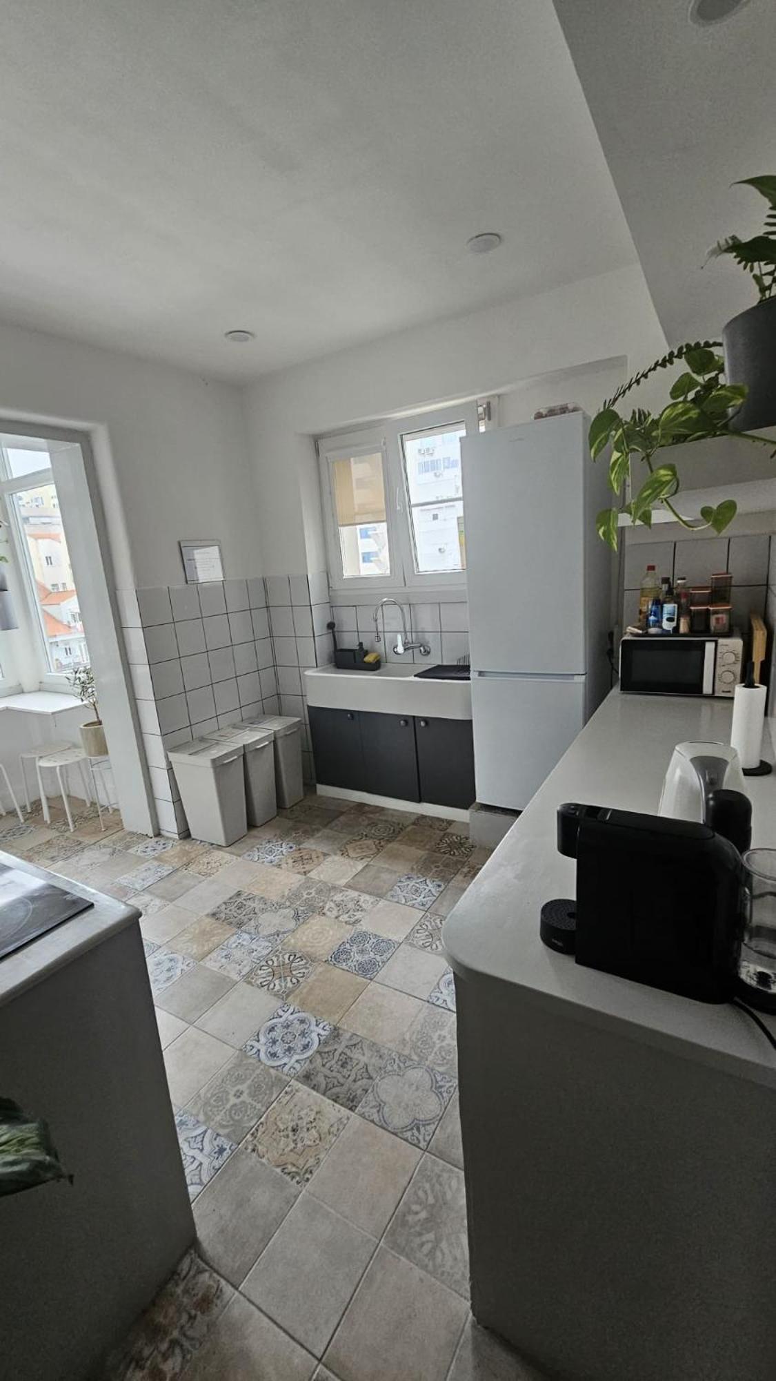 Habitacion Privada Para 3 Grande Con Balcon Лиссабон Экстерьер фото